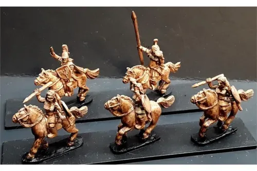 Legian Cavalry Females with Throwing Spears & Shields on Horses (16 figures)