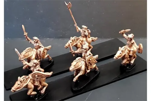 Wovian Cavalry with Swords and Shields on Horses (16 figures)